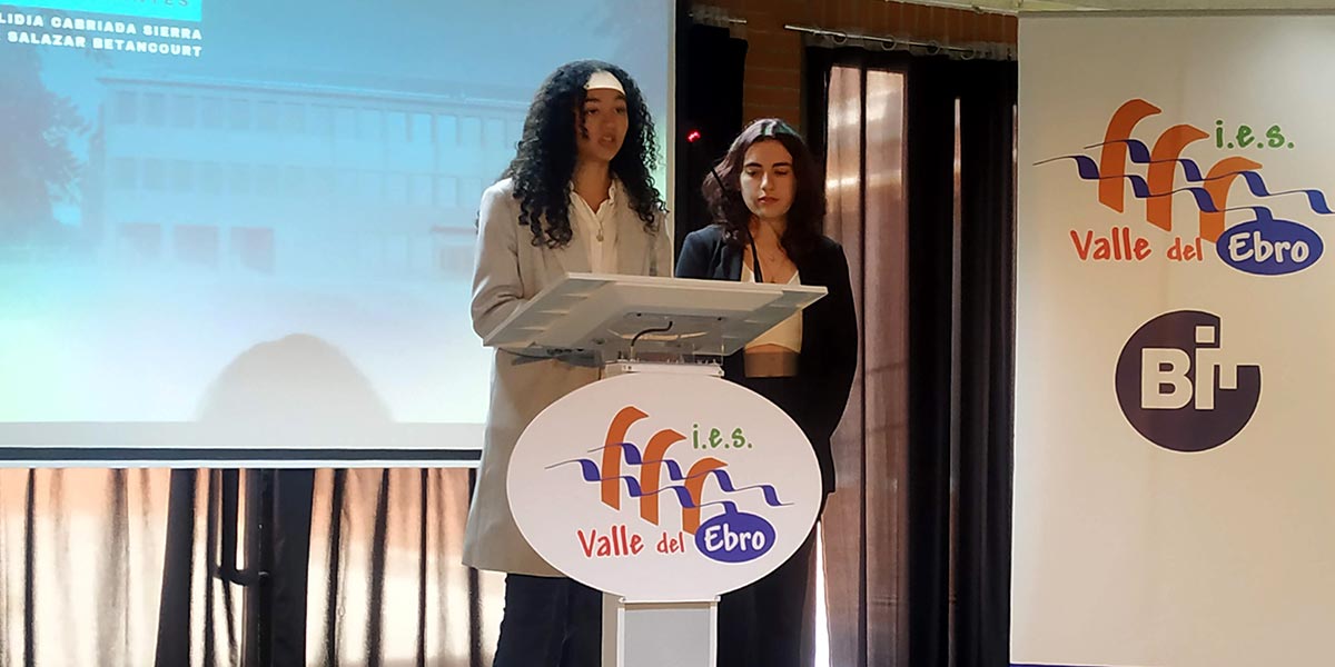 Stefanía Salazar Betancourt y Lidia Cabriada Sierra intervinieron en representación del alumnado