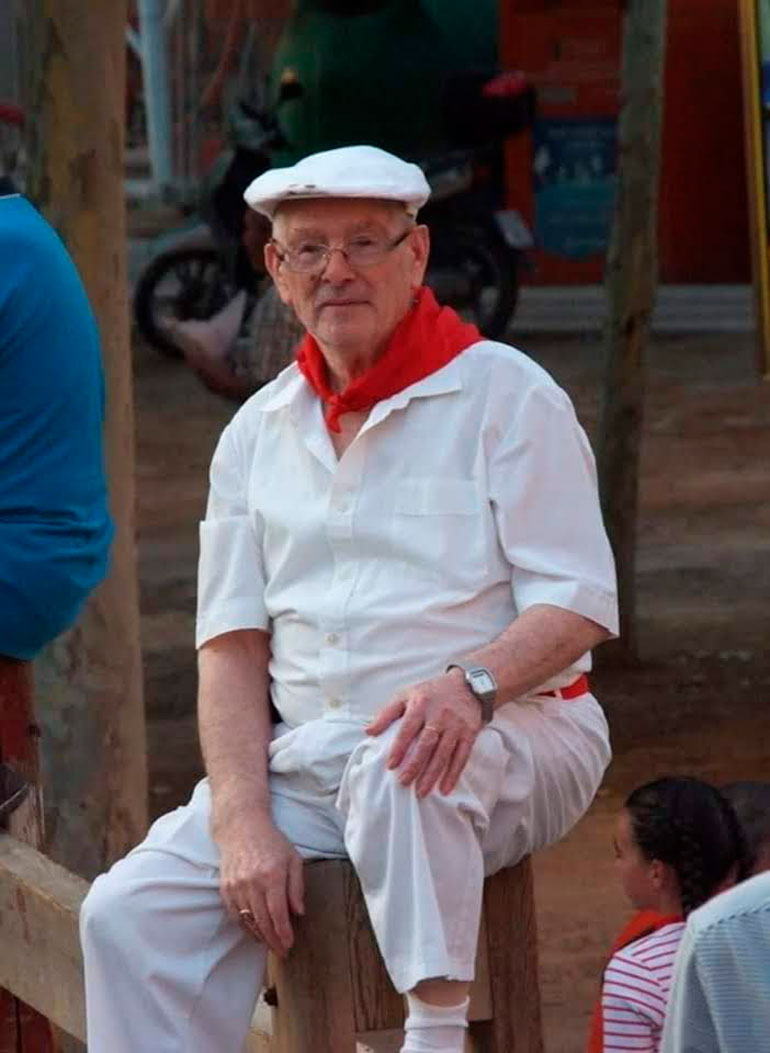 Abuelo de Tudela 2023 Enrique Tudela Huguet 'Tudelica' subido al vallado del encierro