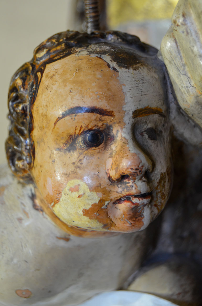 Detalle niño Jesús restaurado