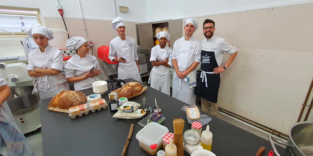 Los alumnos y alumnas de la Escuela de Hostelería pueden descubrir en cuatro formaciones las bondades del producto cincovillés 1