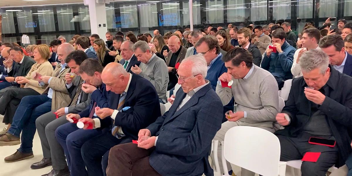 Consejeros Ayerdi e Irujo y Taberna catando
