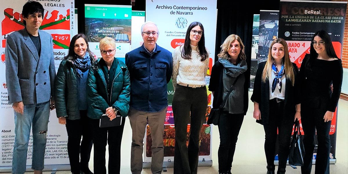 La exposición, diseñada por Julia Avilés Mancini, exalumna del centro educativo, trata de acercar el patrimonio documental a las generaciones más jóvenes