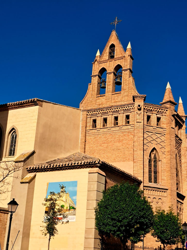 Vista exterior de la Iglesia donde fue enterrada Adriana de Egüės