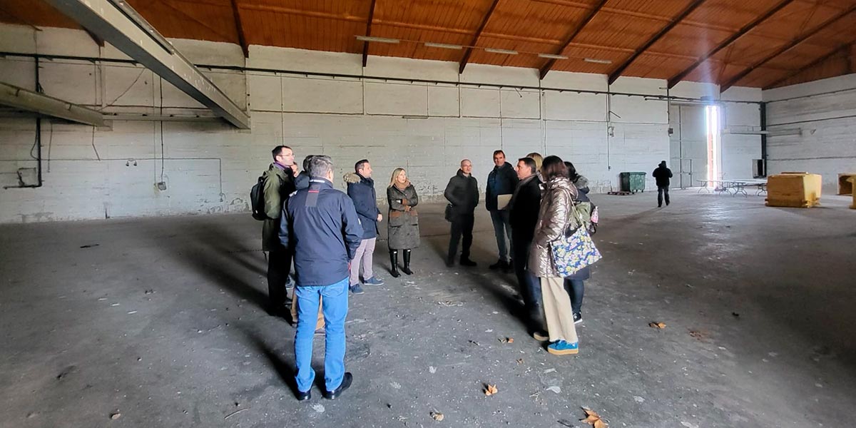 La consejera Fanlo, el vicerrector Larraza y el alcalde Toquero, junto a otros representantes de la UPNA, visitan los terrenos de la Cooperativa de Labradores de Tudela 1