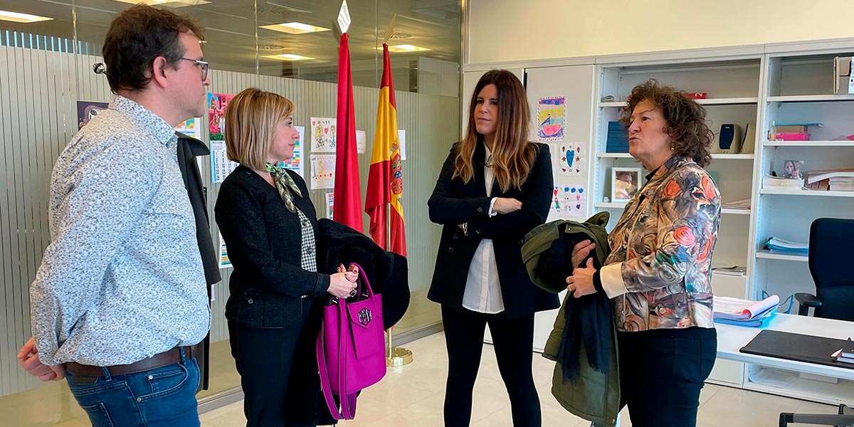 La consejera López y la directora general Arenaza (dcha) junto con la jueza decana Paola García y el letrado de la Administración de Justicia Raúl Asensio