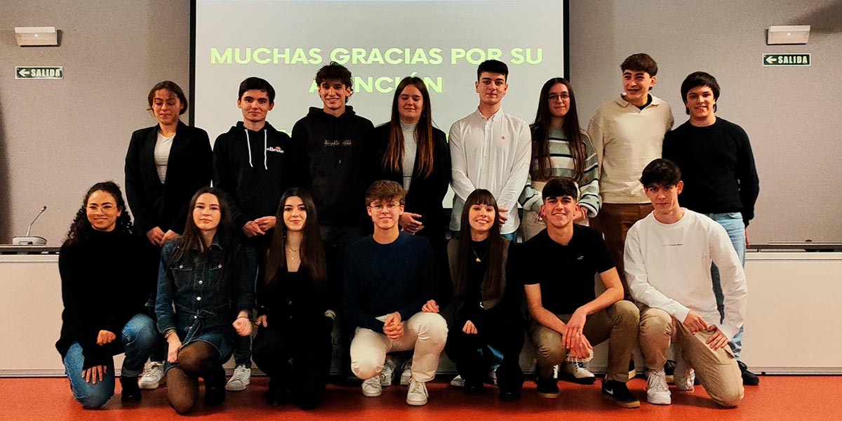 Estudiantes del IES Valle del Ebro que desarrollaron sus exposiciones de los proyectos de investigación