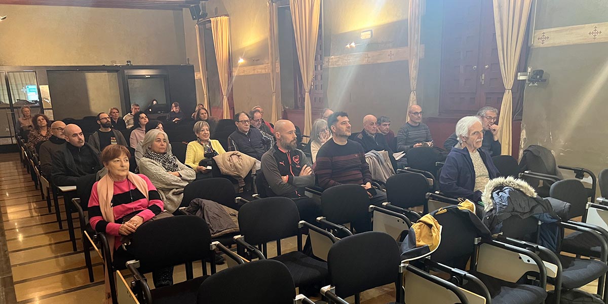 Asistentes a la charla de Emilio Santiago Muiño en la UNED de Tudela