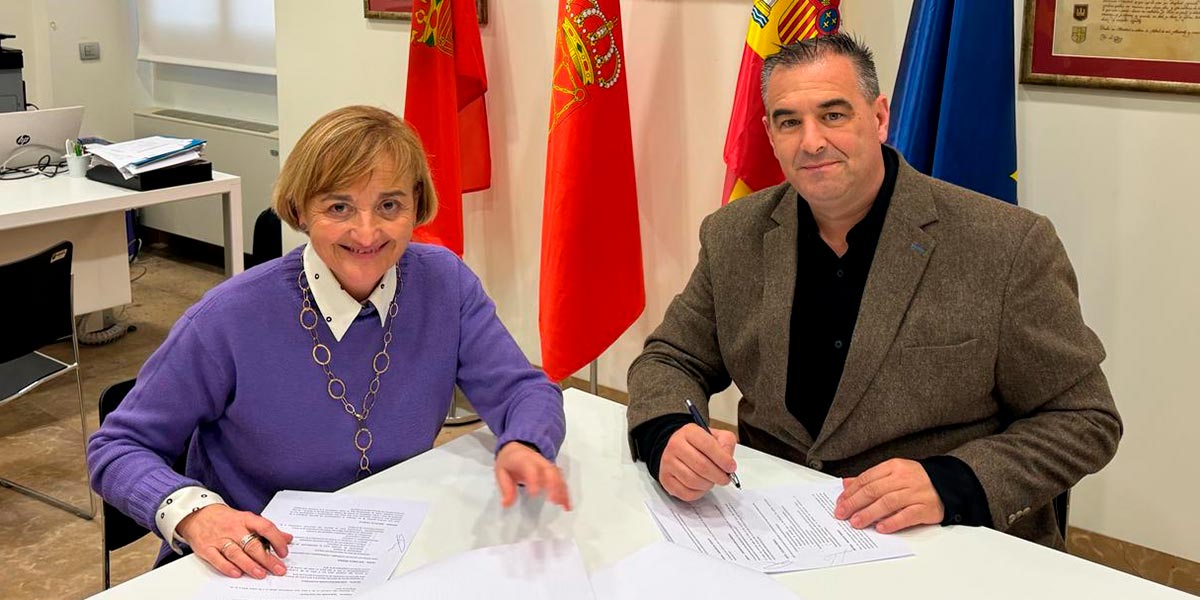 La firma del convenio de colaboración de AER con el Ayuntamiento de Marcilla tuvo lugar el jueves 8 de febrero