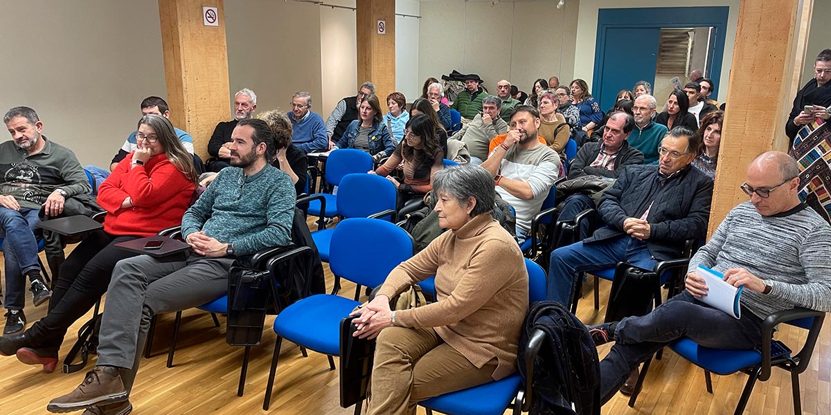 Asistentes al primer foro de debate de Contigo en Tudela