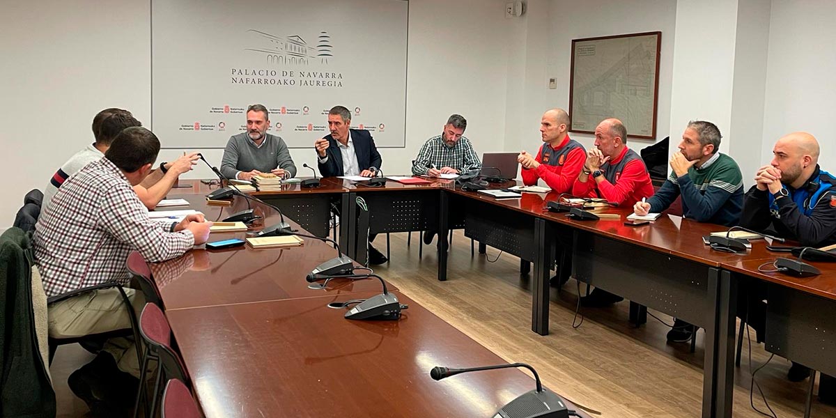 Un momento de la reunión con la policía de la Comarca de Pamplona