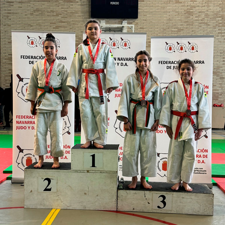 Dasha Mulyk oro, Laura Romo y Paula Lasanta Bronces  38 Kilos