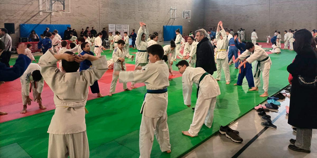 Momento del calentamiento de los alevines del Shogun antes de competir