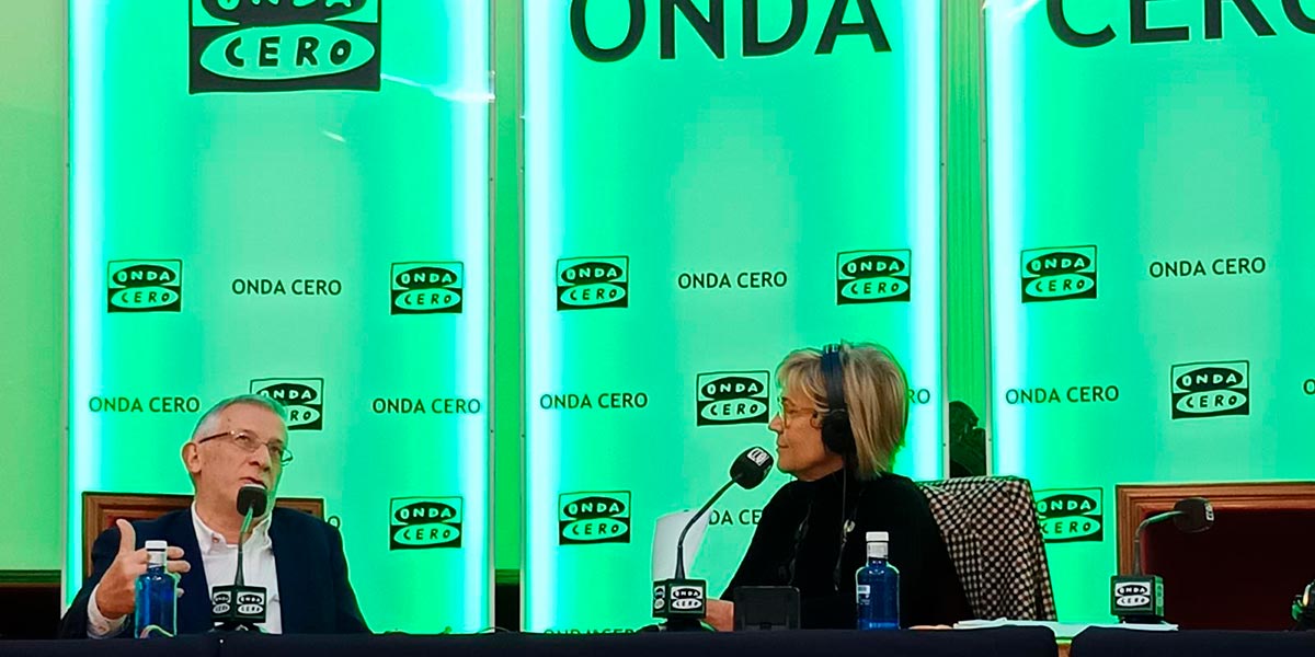 El vicepresidente de Navarra, Félix Taberna, y Julia Otero durante el programa de Onda Cero