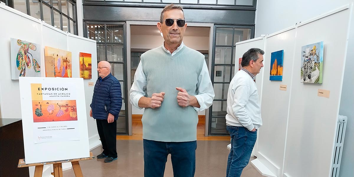 Agustín Zamora en la inauguración de su exposición en Tudela