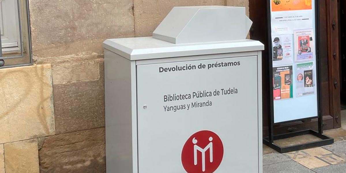 Buzón de recogida de materiales prestados en la Biblioteca Municipal de Tudela