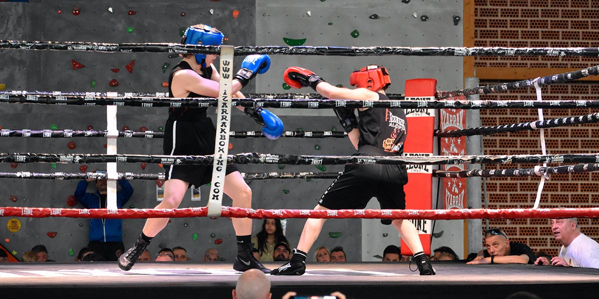 Uno de los combates amateurs de la velada