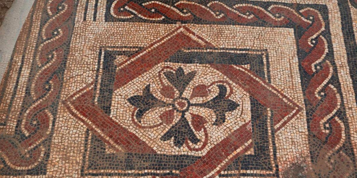 Detalle de uno de los mosaicos geométricos del yacimiento