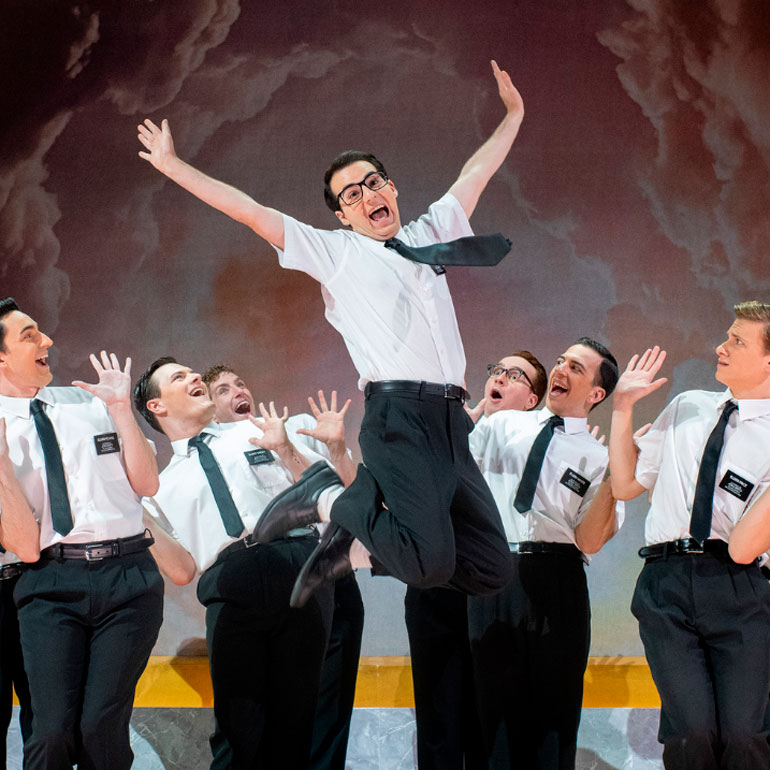 Alejandro Mesa da vida a Elder Cunningham, uno de los dos protagonistas del muscial ‘The Book of Mormon’