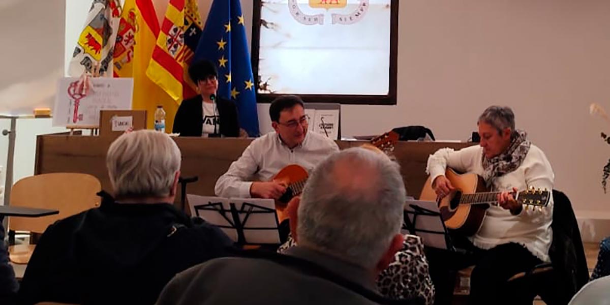 Charla de Mónica Lozano en la sala de la Casa de las Conchas en Borja 2