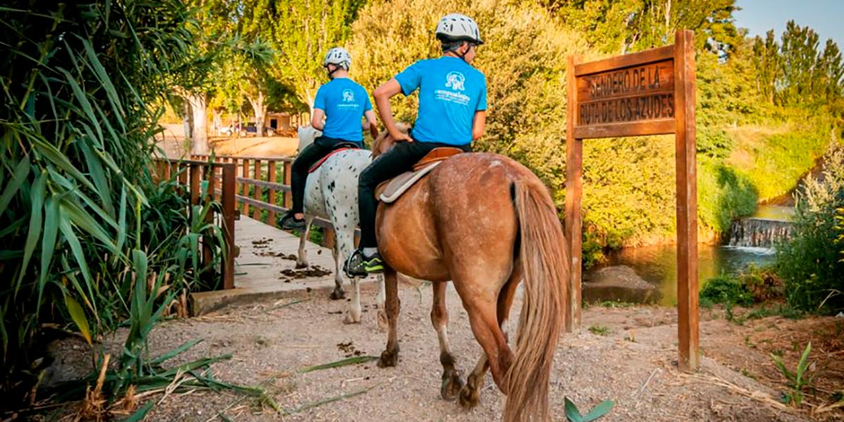La ubicación del campamento en Novallas, es un escenario idílico que realza la experiencia