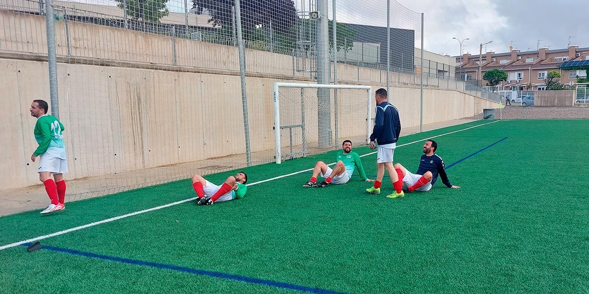 Jugadores de Beterri estirando al finalizar la semifinal