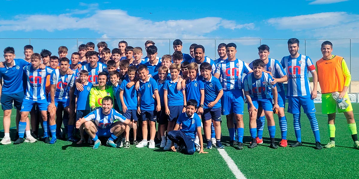 El equipo Cadete también fue honrado por su reciente ascenso logrado el domingo pasado contra el CD Alesves
