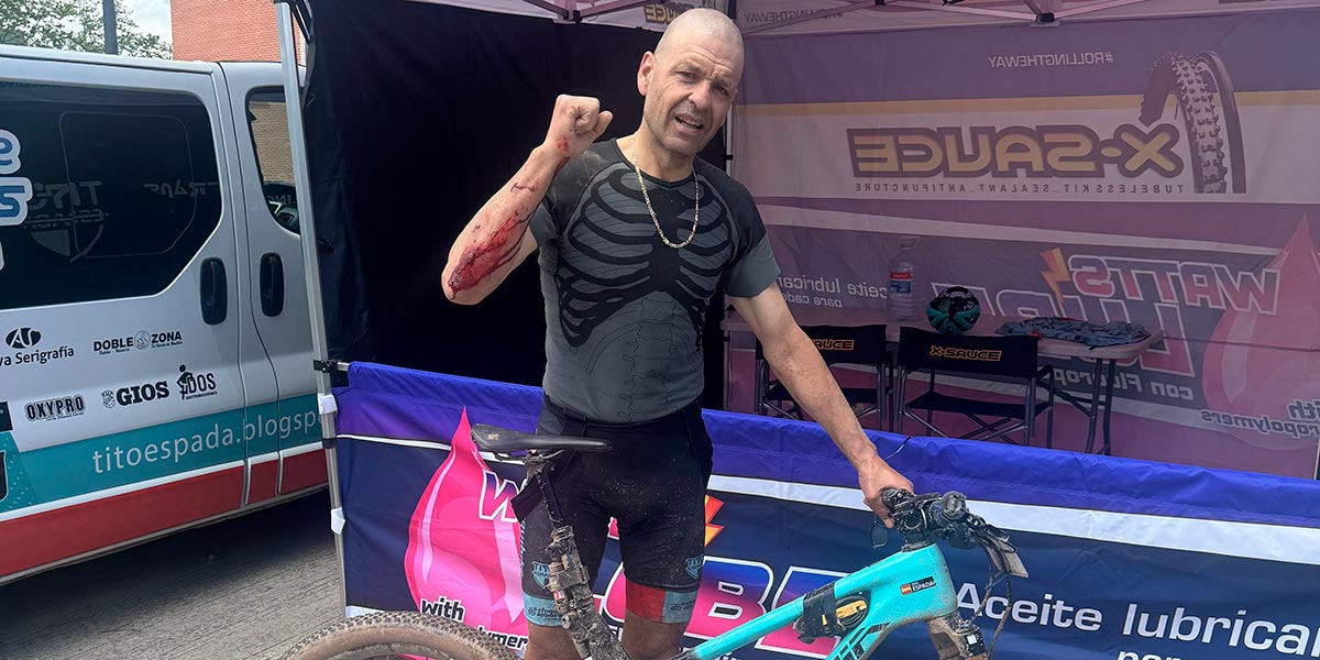 Tito Espada sufrió una importante caída durante la segunda etapa de la Rioja Bike Race