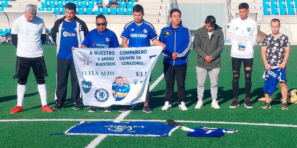 Componentes de FC Chelsea recordando a su compañero Elías en el minuto de silencio