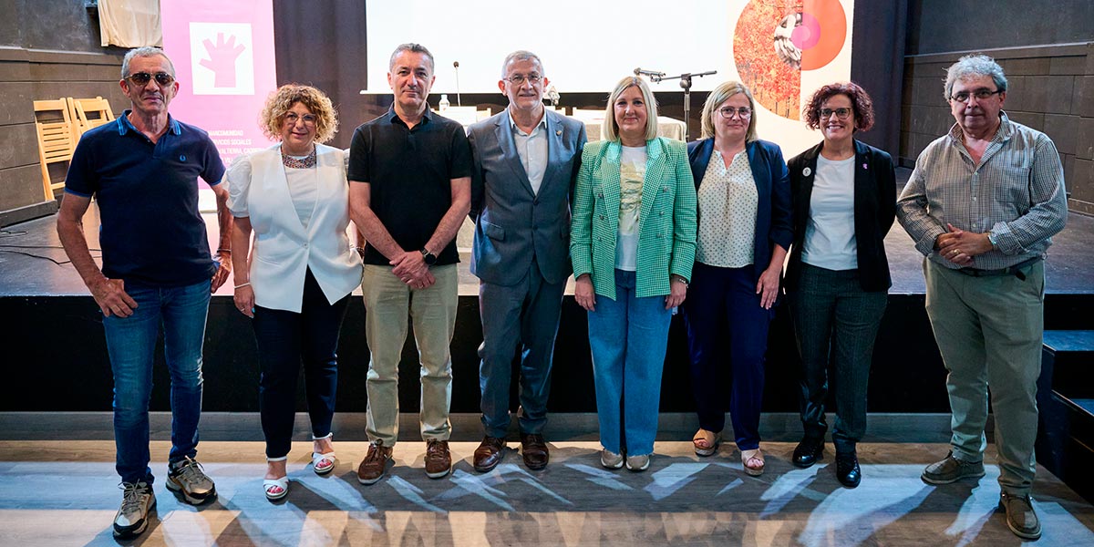 El vicepresidente Taberna, junto con las autoridades firmantes del pacto