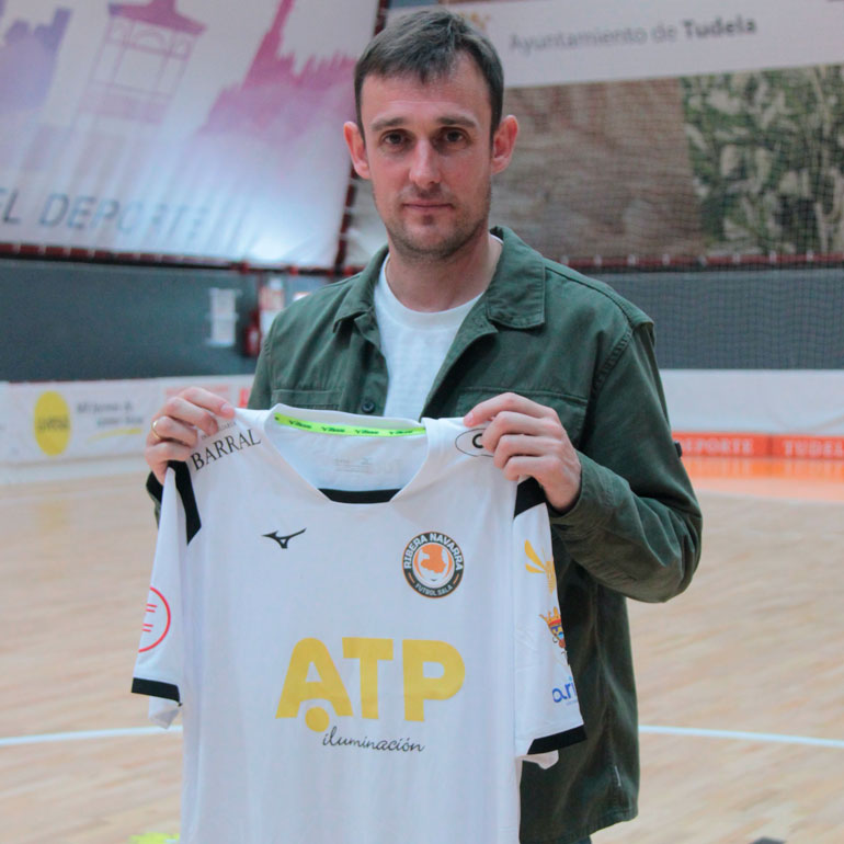 Álvaro Cordón Díez 'Cone' se hizo con las riendas del primer equipo el abril pasado para afrontar las cuatro batallas por la salvación
