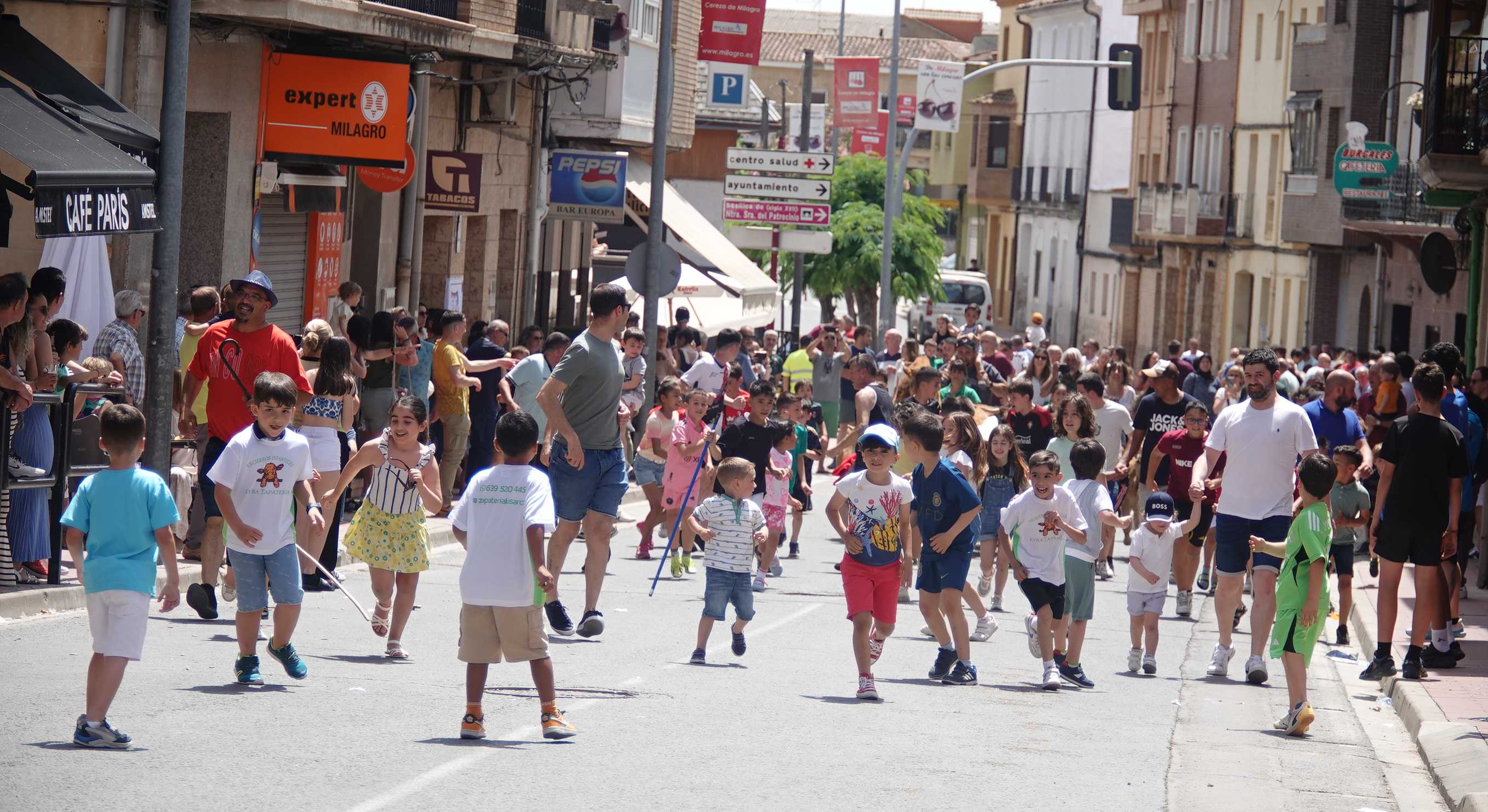 Los niños han disfrutado este sábado corriendo delante de los animales en la Trashumancia infantil