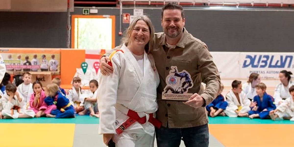 El alcalde Alejandro Toquero dedicó unas bonitas palabras a la entrenadora Maika Burgaleta