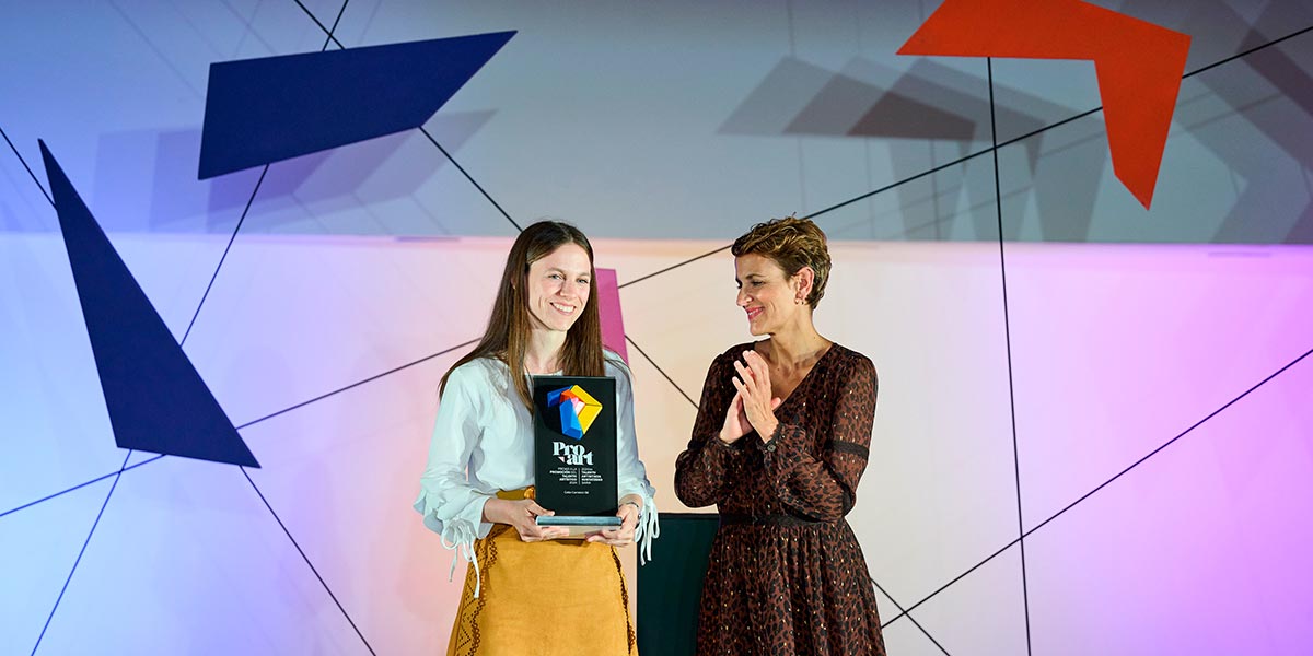 La poeta Celia Carrasco recoge del premio al Talento Artístico