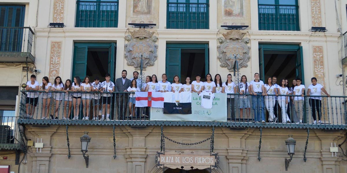 Desde el Ayuntamiento de Tudela han querido premiar sendos títulos de liga mediante una recepción en el ayuntamiento a los dos equipos campeones