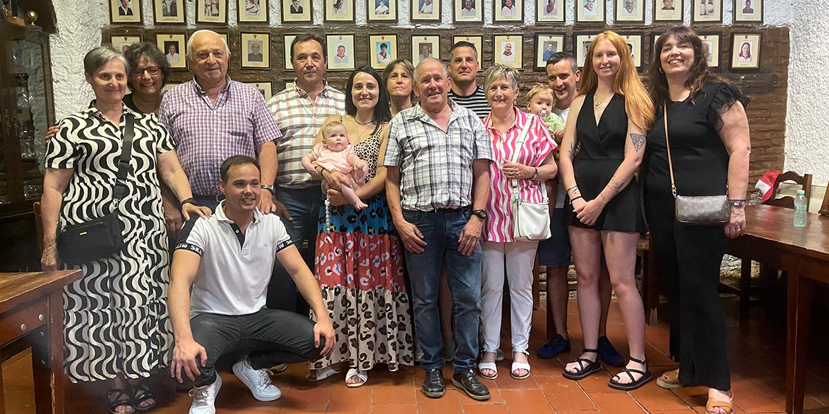 Jesús Sierra Añón Chichín junto a familiares y amigos