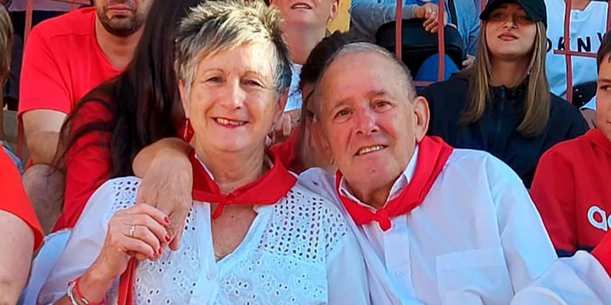 Jesús Sierra Añón, junto a su pareja, en la plaza de toros