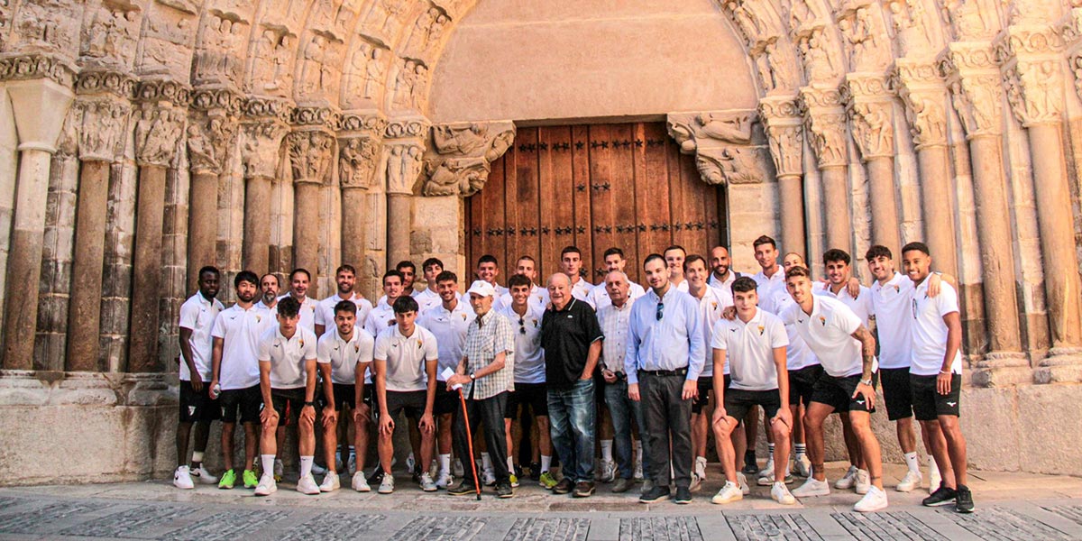 En esta visita se pudo mostrar la riqueza tanto espiritual como patrimonial de Tudela, de la que los nuevos integrantes de la plantilla quedaron encantados