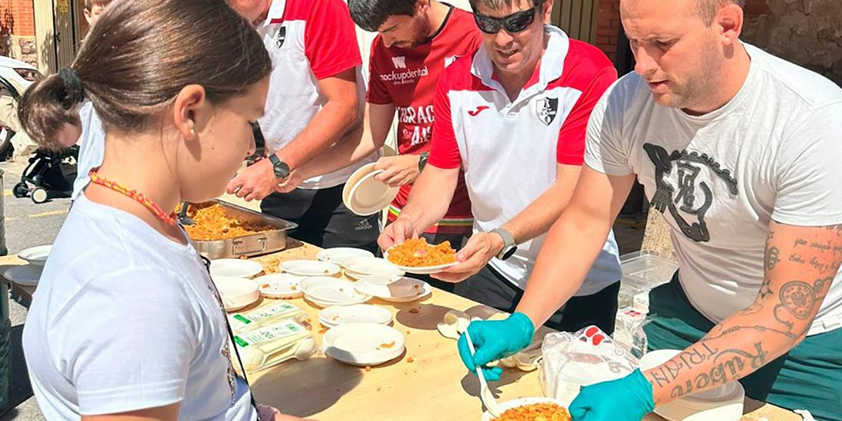 El CD Alfaro participó en una degustación de migas durante las Fiestas del Burgo