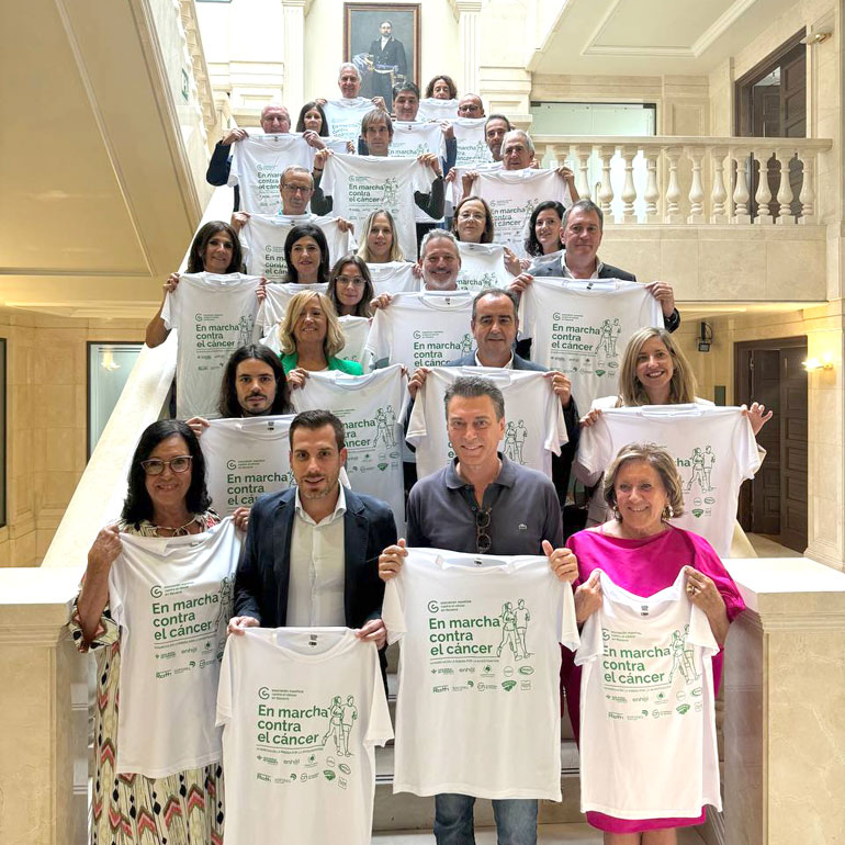 Patrocinadores de la marcha con Juan Franco, Zeus Pérez y voluntarias de la Asociación