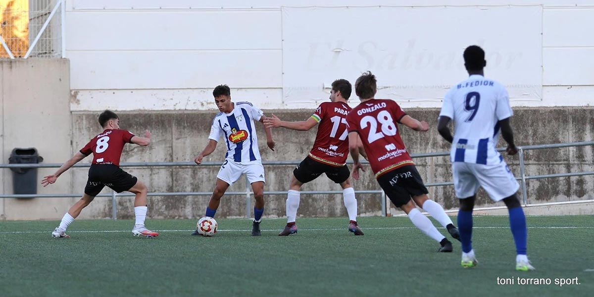 Un momento del partido entre el SD Ejea y CD Alfaro