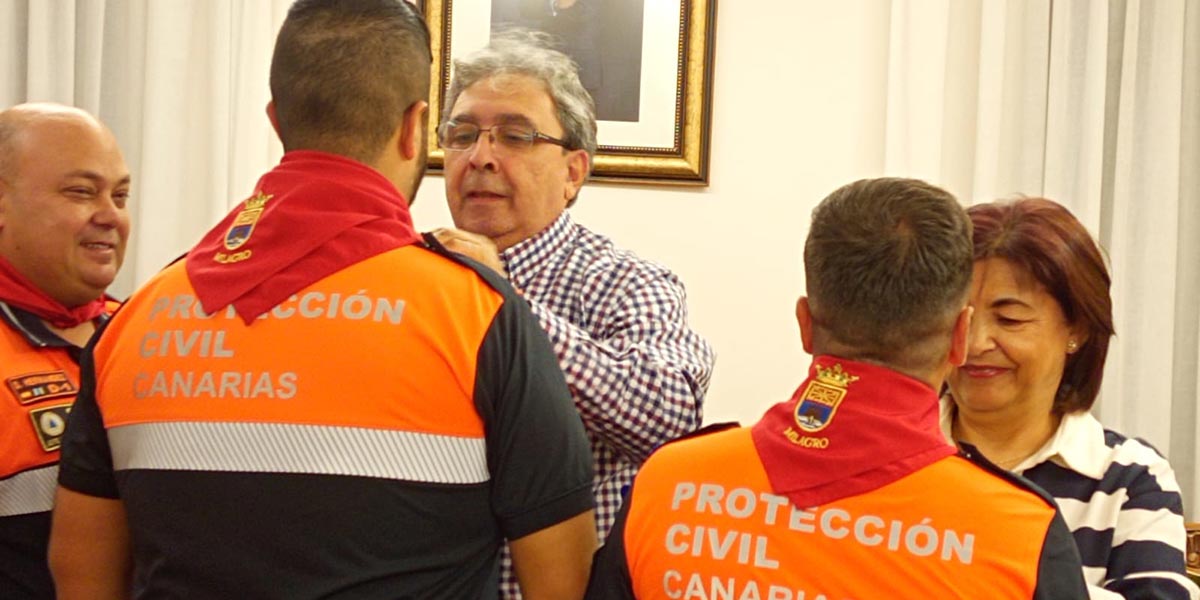 Una delegación de voluntarios de Protección Civil de la isla canaria fueron recibidos por el alcalde de Milagro, José Ignacio Pardo