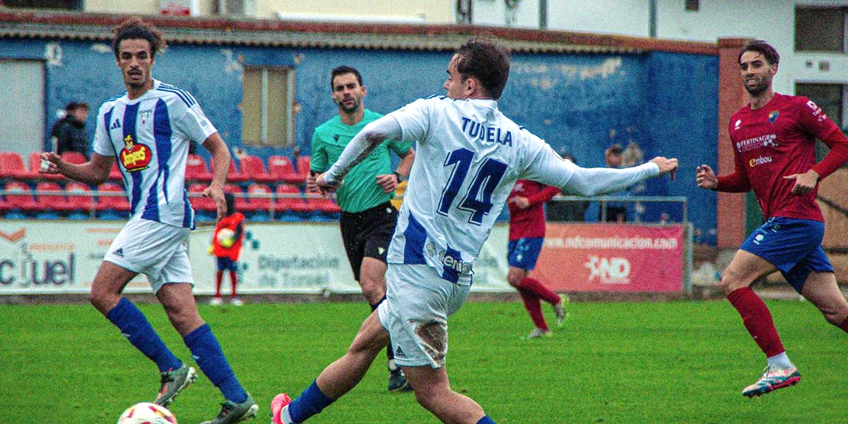El SD Ejea rozó la victoria hasta el tiempo de descuento