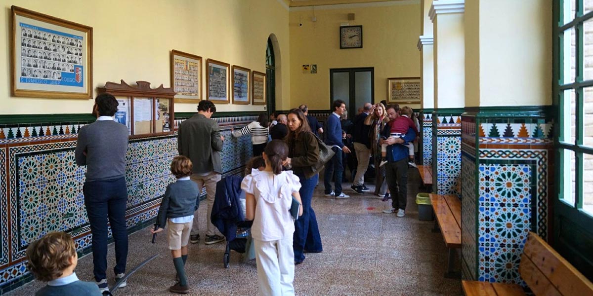 Los familiares descubrieron las fotos de sus abuelos en las orlas de los Tránsitos de Jesuitas