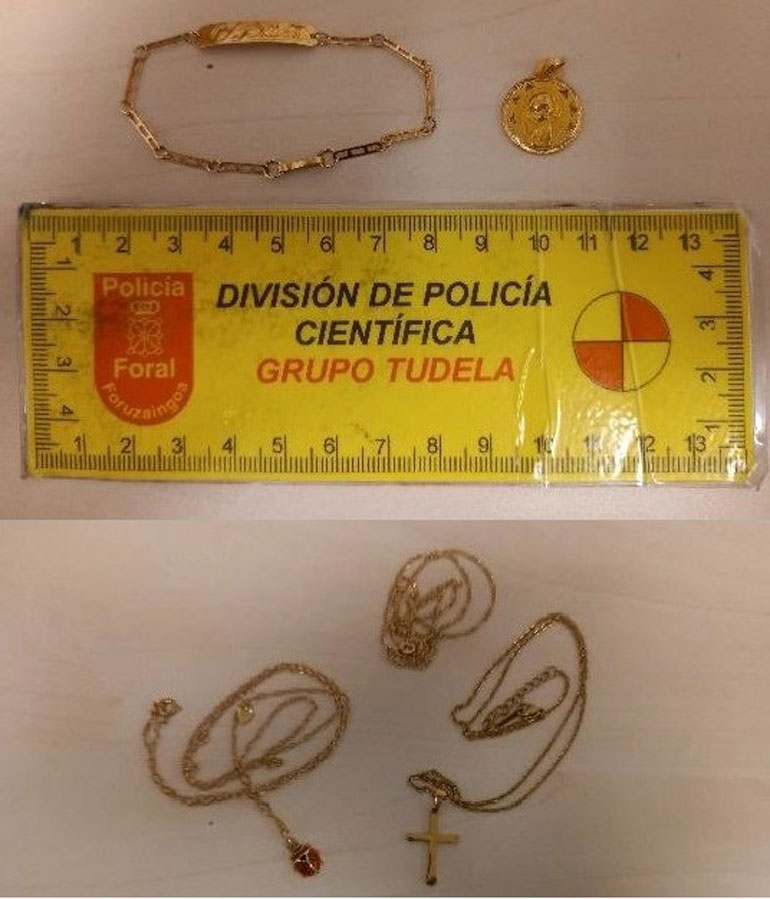 Algunas de las joyas intervenidas al detenido