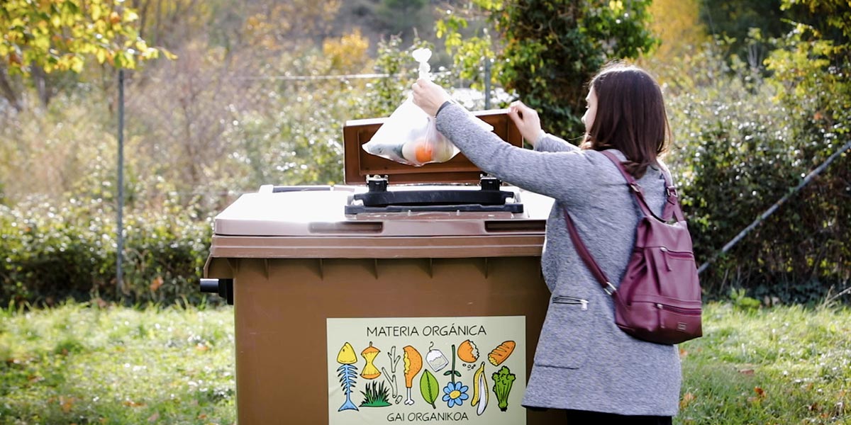 La materia orgánica se transforma en compost para abono en las plantas de tratamiento 