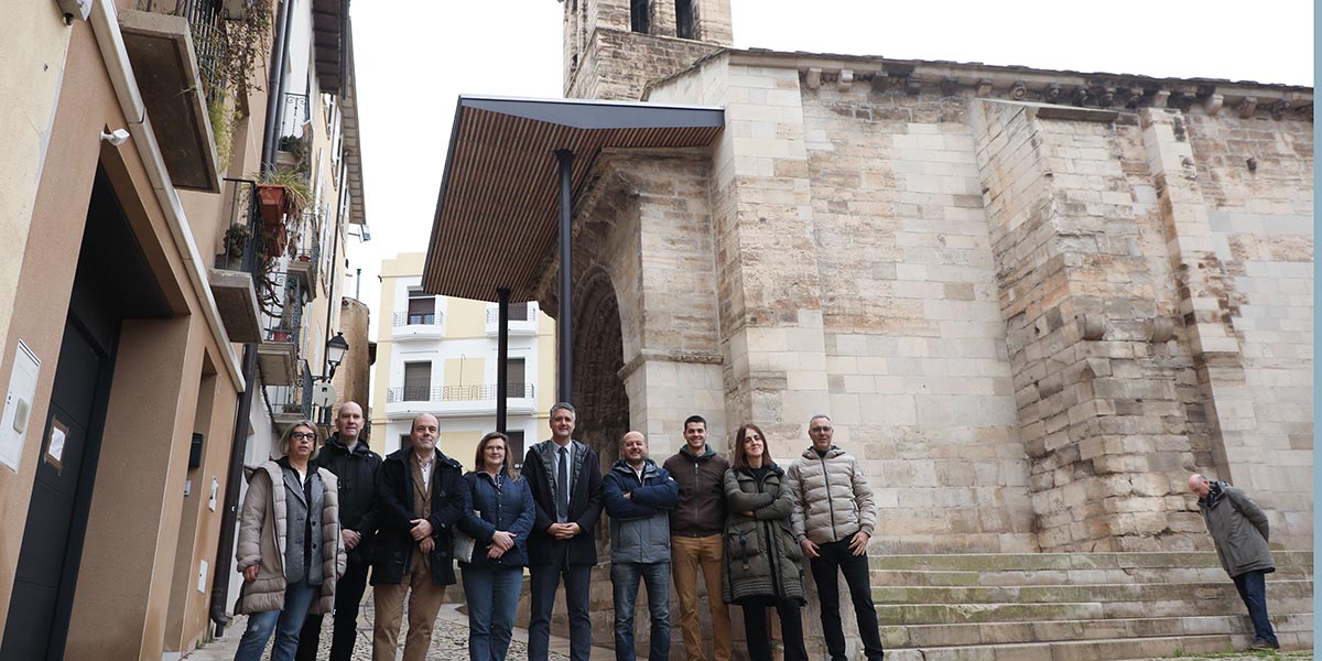 El director general de Cultura, Iñaki Apezteguía, con el resto de personas participantes en la visita