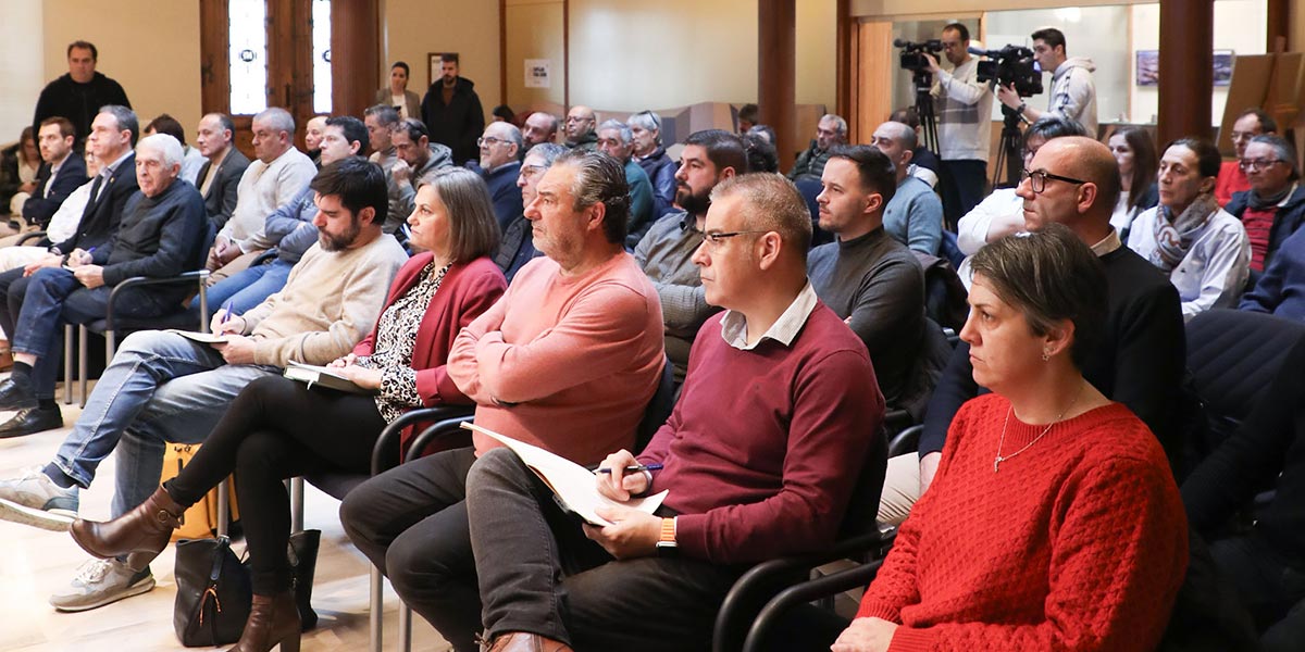 Representantes de entidades locales y del Departamento de Cohesión Territorial que han participado en la reunión sobre el Canal de Navarra celebrada esta mañana en Tudela 