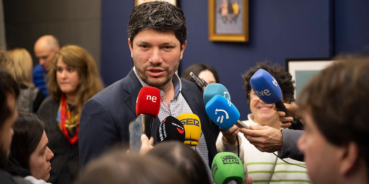 El presidente de AJE, Guillermo García, ha atendido a los medios informativos tras la visita