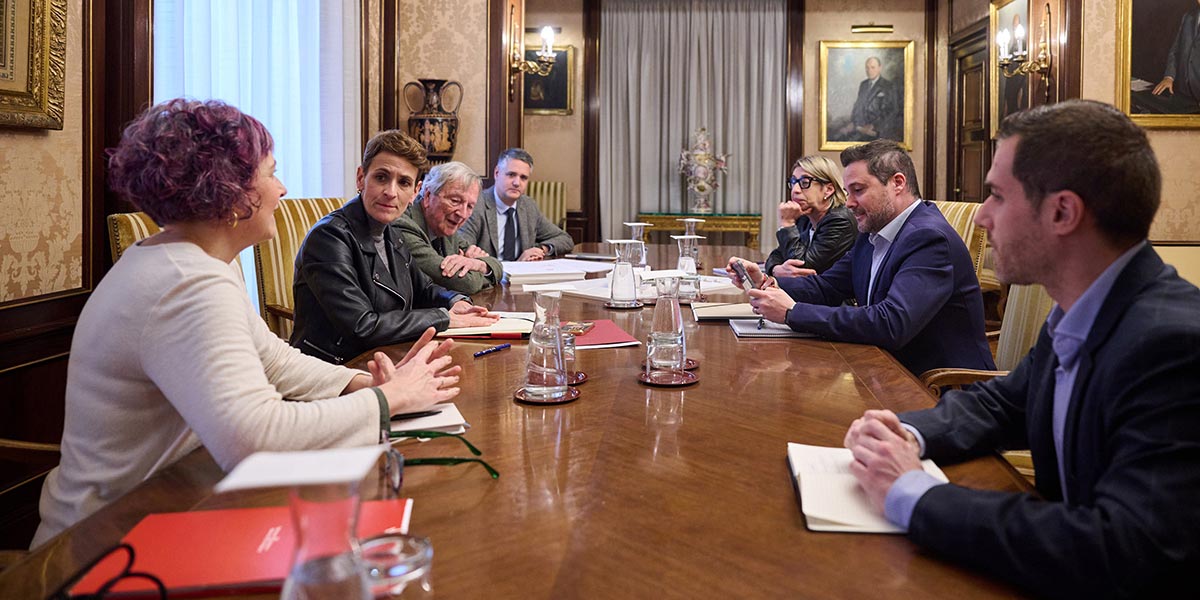 Momento de la reunión en el Palacio de Navarra