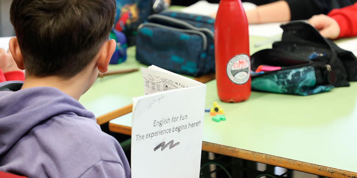 El consejero Gimeno ha visitado el colegio público de Ribaforada donde se lleva cabo este programa
